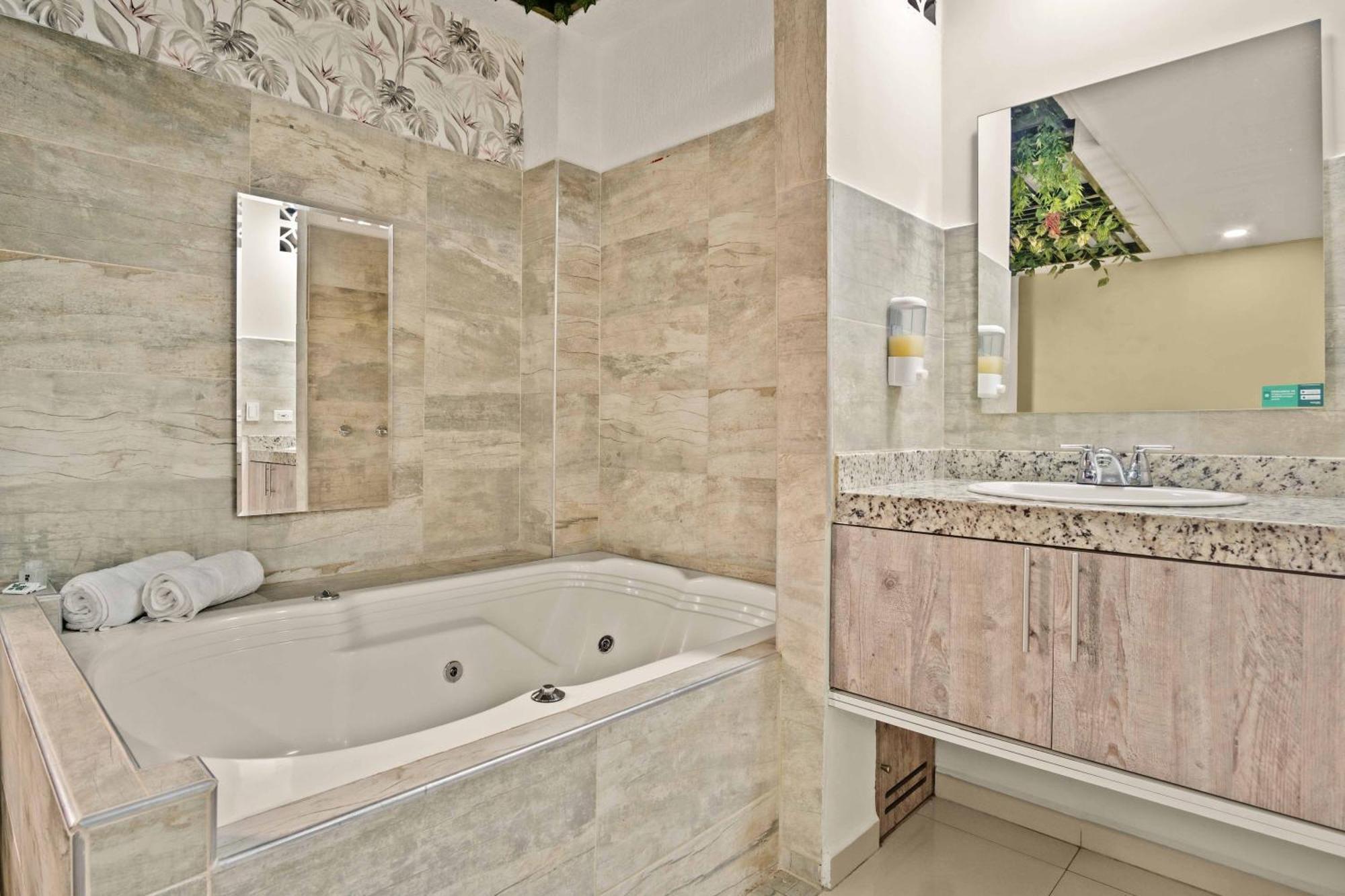 Hotel Eco Suite กาลี ภายนอก รูปภาพ